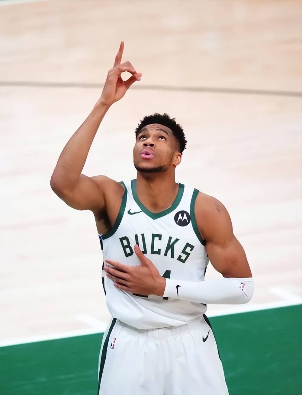 本赛季库追巴同时在场时，勇士攻防效率和净效率均为联盟第二（库追巴本季同场时，勇士攻防效率与净效率均高居联盟第二）