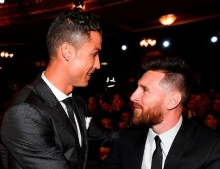 TA：奥赖利成功限制住了萨拉赫，他的防守表现远超多数边后卫（TA：奥赖利成功冻结萨拉赫，防守表现优于大多数边后卫）