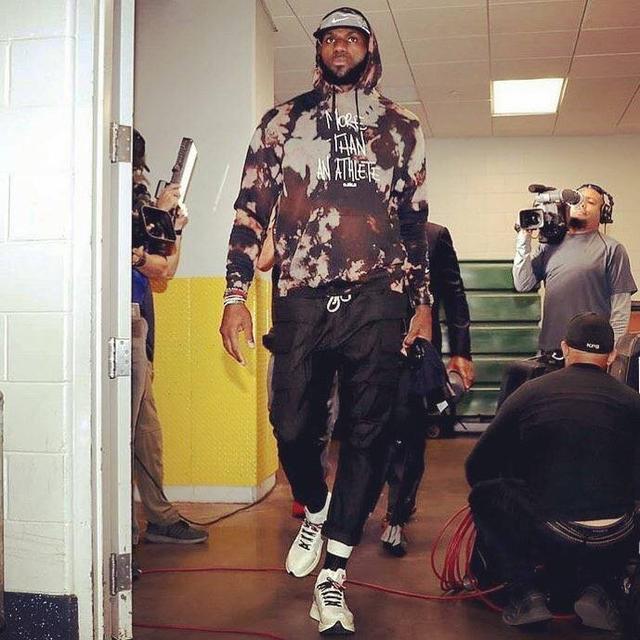 路易斯-苏亚雷斯：踢拜仁我们表现出色；巴黎也非常难对付（苏亚雷斯：对阵拜仁发挥出色，巴黎同样难缠）