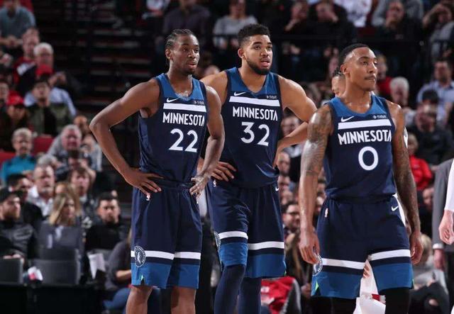 荷兰女国脚罗尔德公开谈论与女友恋情，两人曾因亲密照片受批评（荷兰女足国脚罗尔德谈与女友恋情：亲密合照曾惹争议）