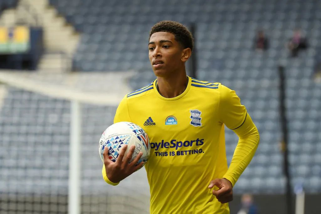 北青：36岁吴曦与上海申花续约1年，将随球队海外拉练（北青：36岁吴曦与申花续约一年 将随队赴海外拉练）