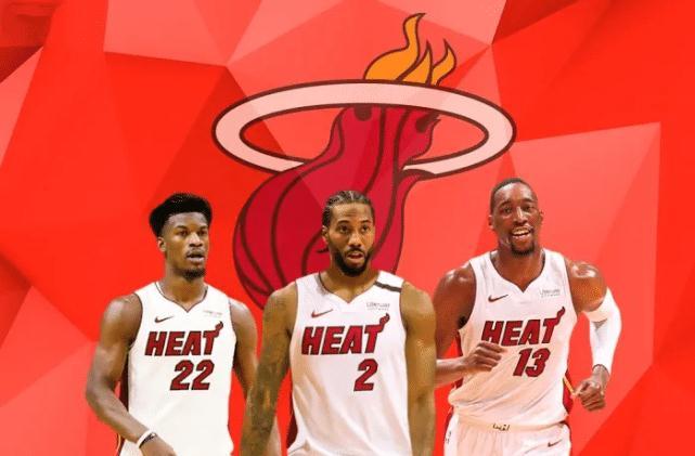 2025中足联颁奖会：成都蓉城刘殿座获中超最佳门将（中足联2025颁奖礼：成都蓉城刘殿座荣膺中超最佳门将）