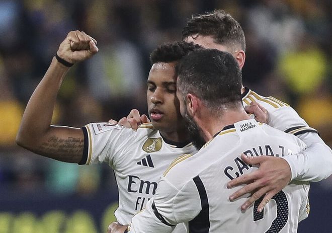 帕潘夸赞吉鲁：他不仅能进球还能防守，甚至还能客串门将（帕潘盛赞吉鲁：能进能防，还能客串门将）