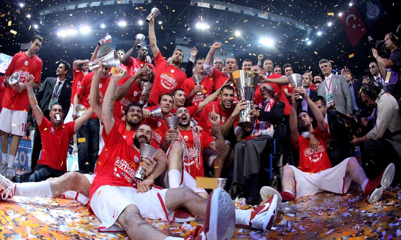 体坛联播｜斯洛特首度公开回应萨拉赫，曼联4比1大胜狼队（体坛速递｜斯洛特首次回应萨拉赫，曼联4比1击败狼队）