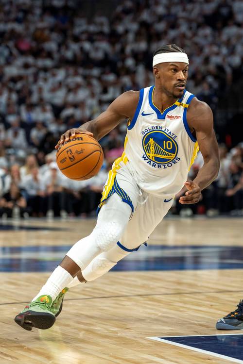 教练夸他“像黄金一样重要”（教练：他的重要性堪比黄金）