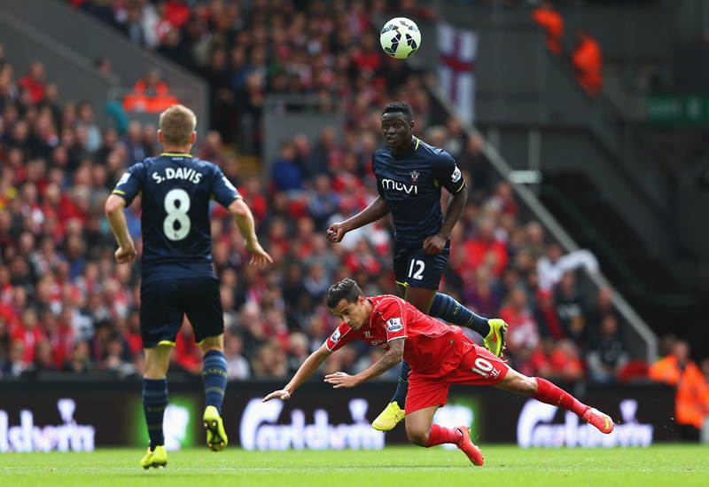 欧冠半场：艾尔尤努西开场70秒闪击，比利亚雷亚尔0-1哥本哈根（欧冠半场：哥本哈根暂1-0领先比利亚雷亚尔，艾尔尤努西开场70秒建功）