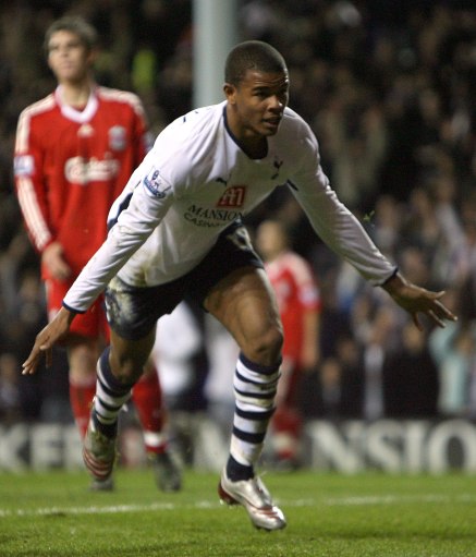 阿圭罗：阿根廷能赢2026世界杯；梅西是巴萨队史最重要的球员（阿圭罗：看好阿根廷问鼎2026世界杯，梅西是巴萨史上最重要球员）